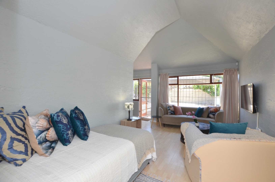 7 Bedroom Property for Sale in Westcliff Western Cape